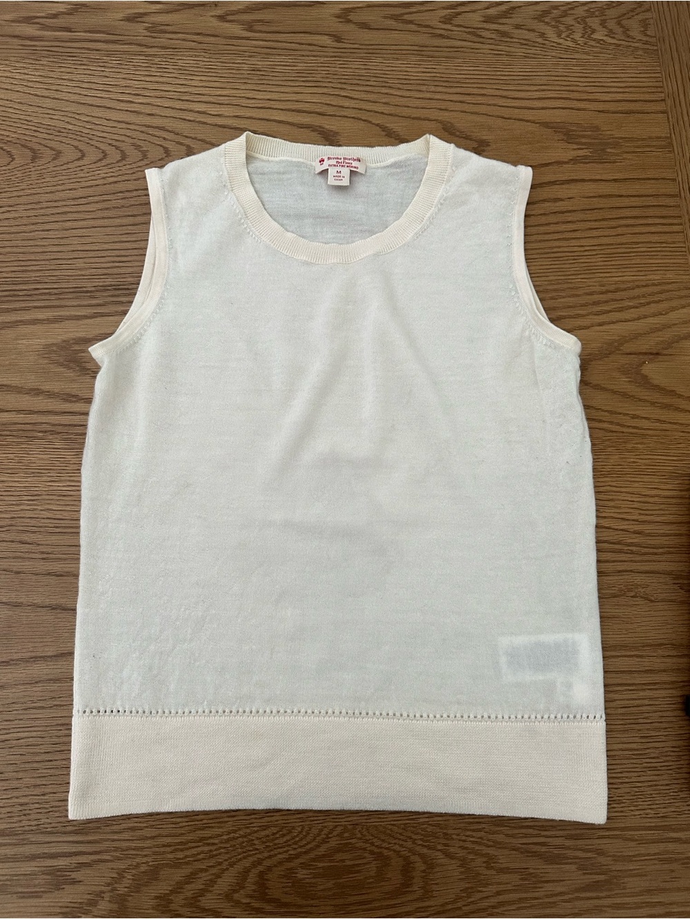 Brooks Brothers Red Fleece Fine Merino Wool
Cream Sleeveless Knit Sweater M